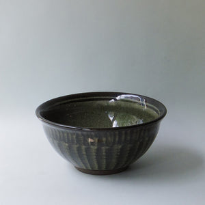 反り丼　鉄釉刷毛目二段 　