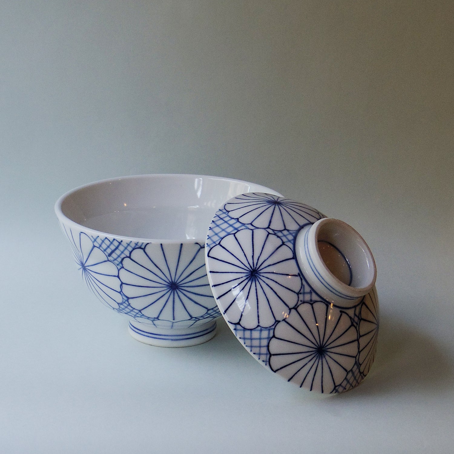 蓋丼 呉須塗染付菊紋 – MINODONBURI shop